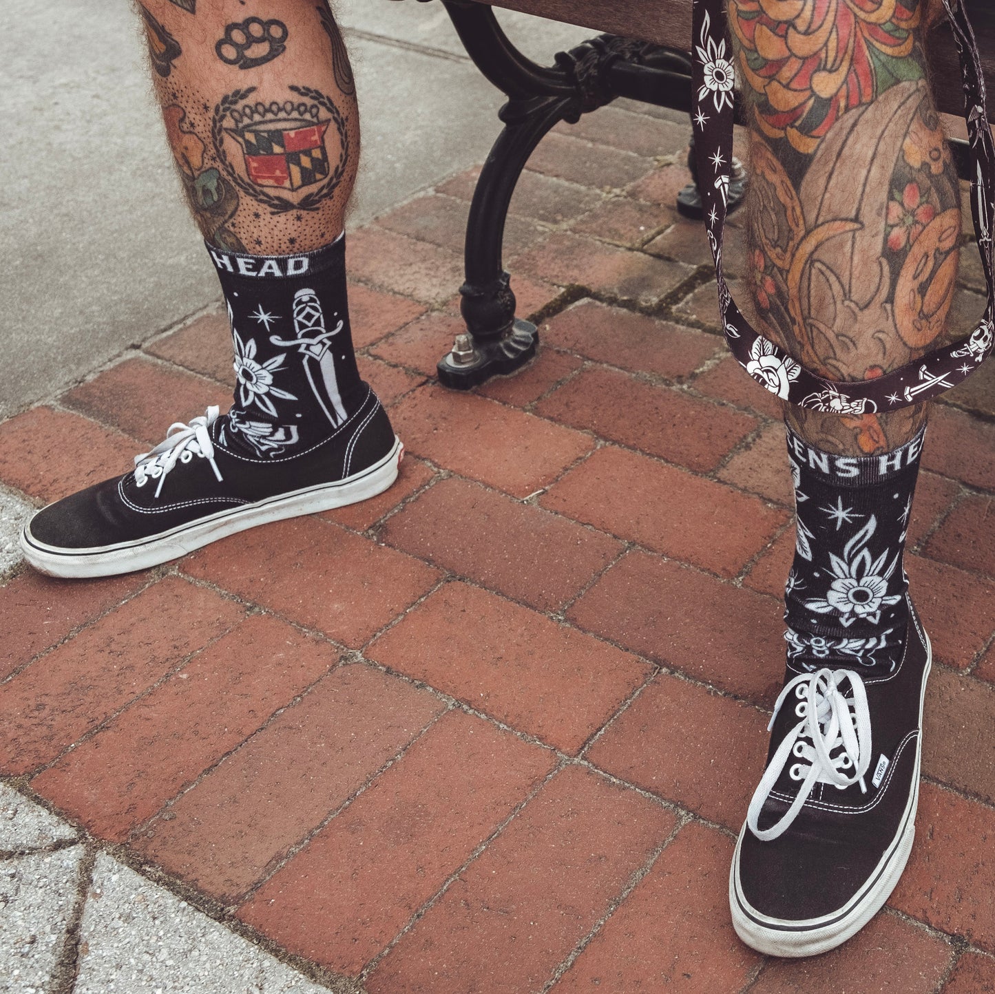 BLACK FLASH SOCKS