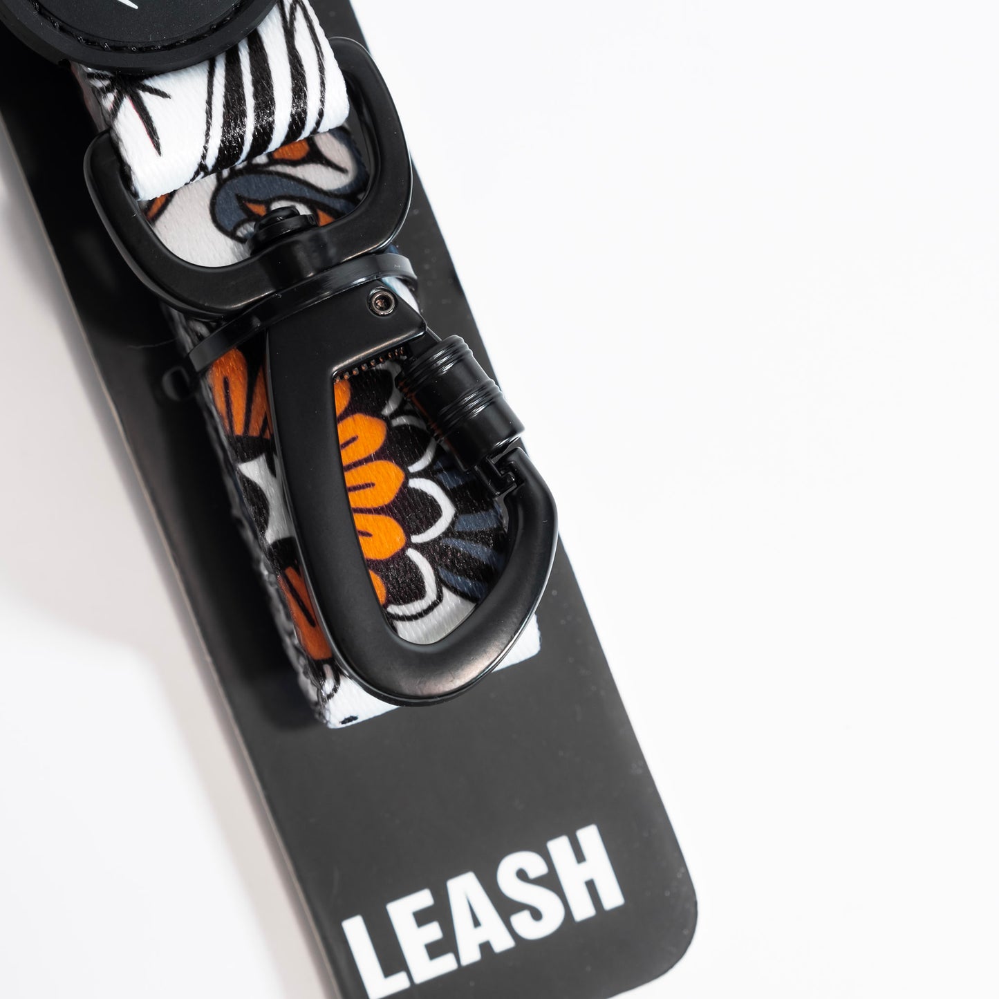 WHITE FLASH LEASH